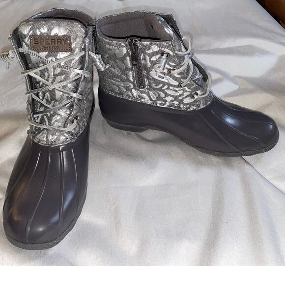 Sperry Women's Saltwater Seasonal Rain Boot in Silver Leopard - Women's Size 8.5 - Picture 1 of 12